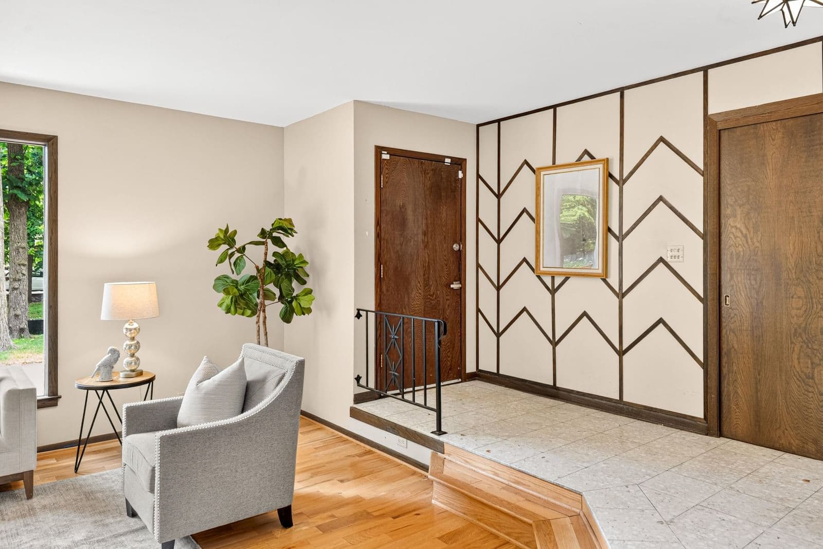 6589 Crestwood
