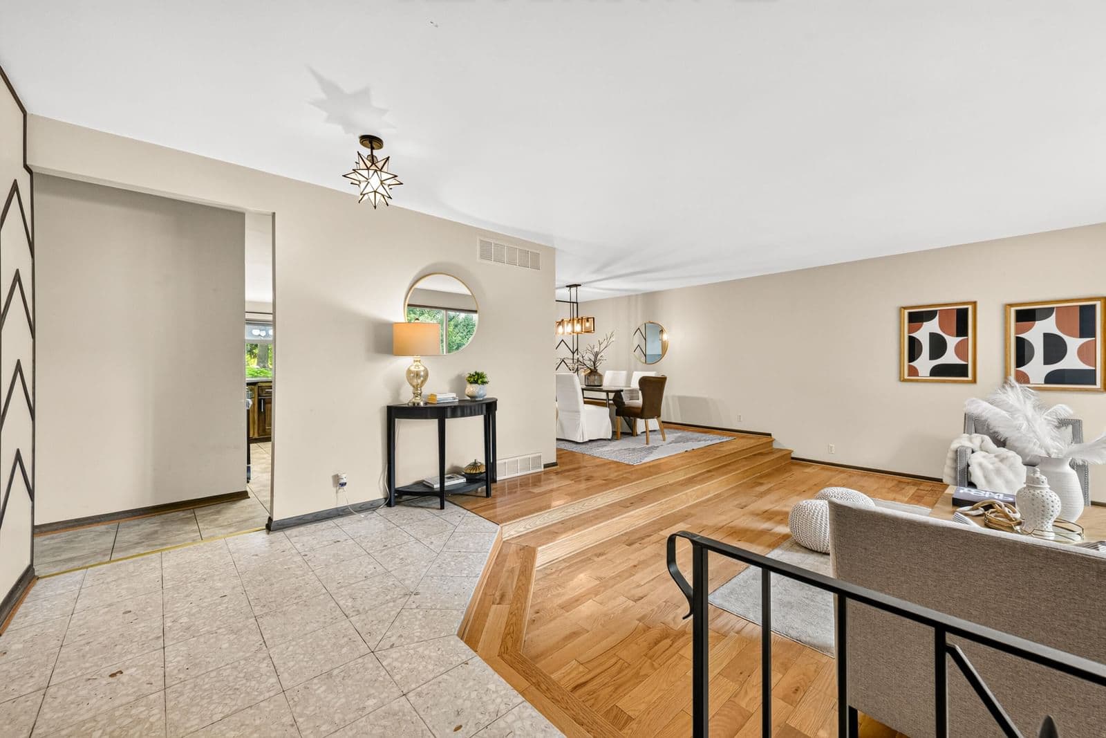 6589 Crestwood