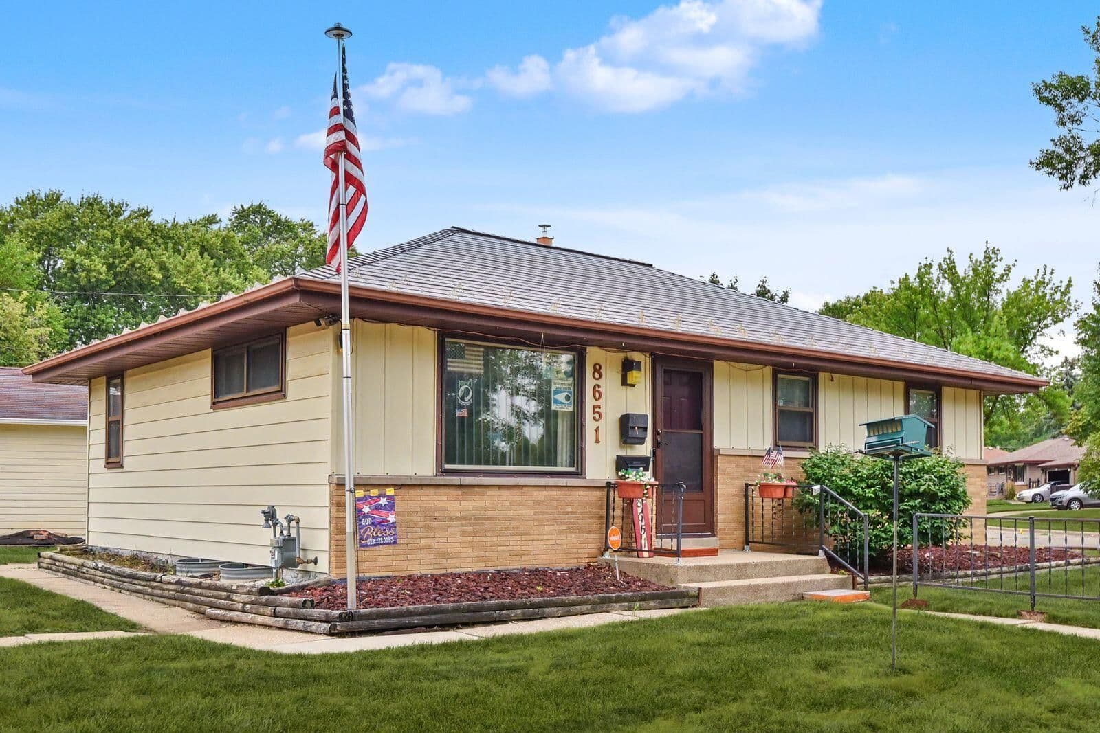 8651 Crossfield