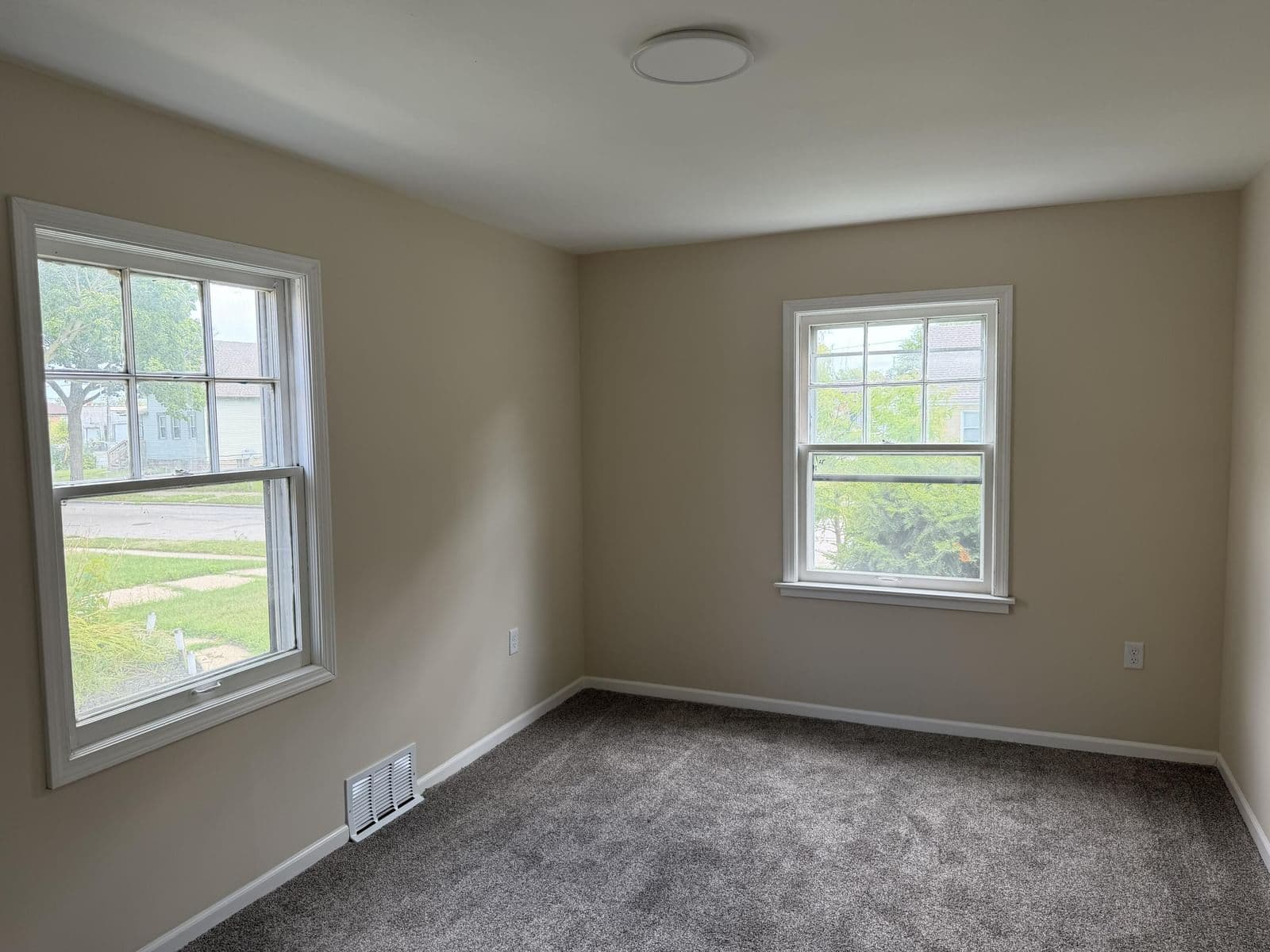 Photo 5 of 4557 26th