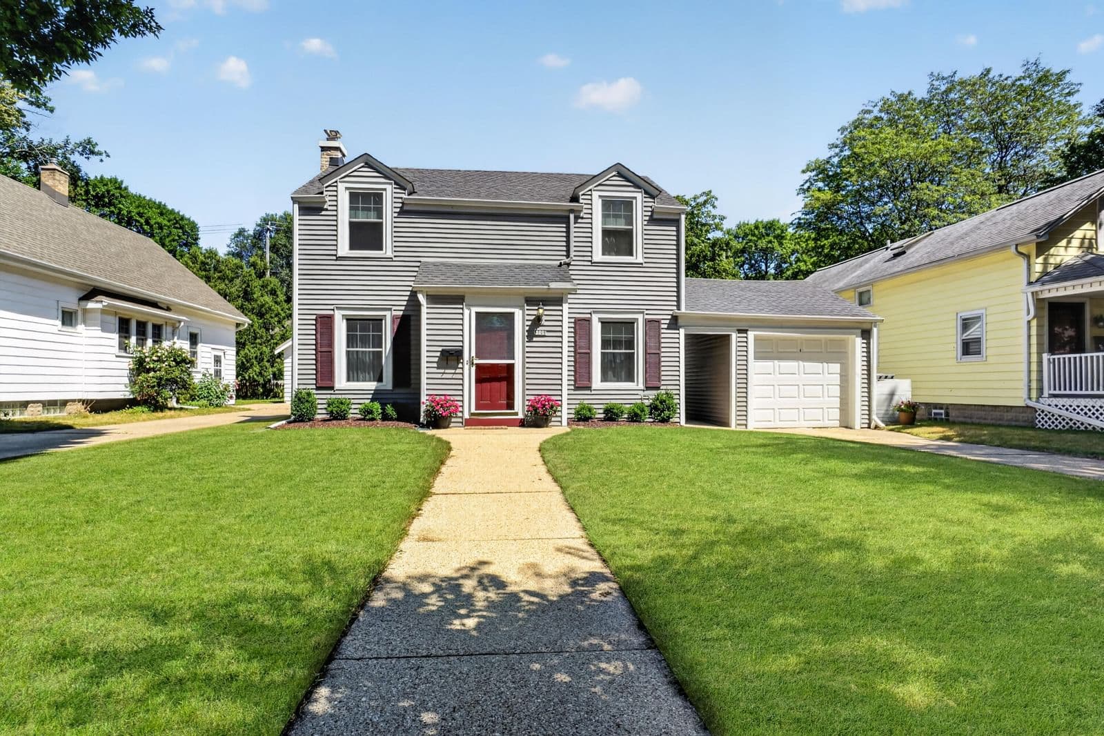 5008 Elkhart, Whitefish Bay, WI