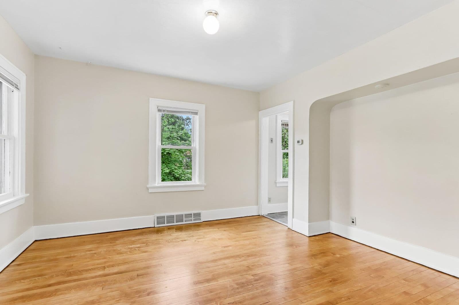 Photo 5 of 661 61st