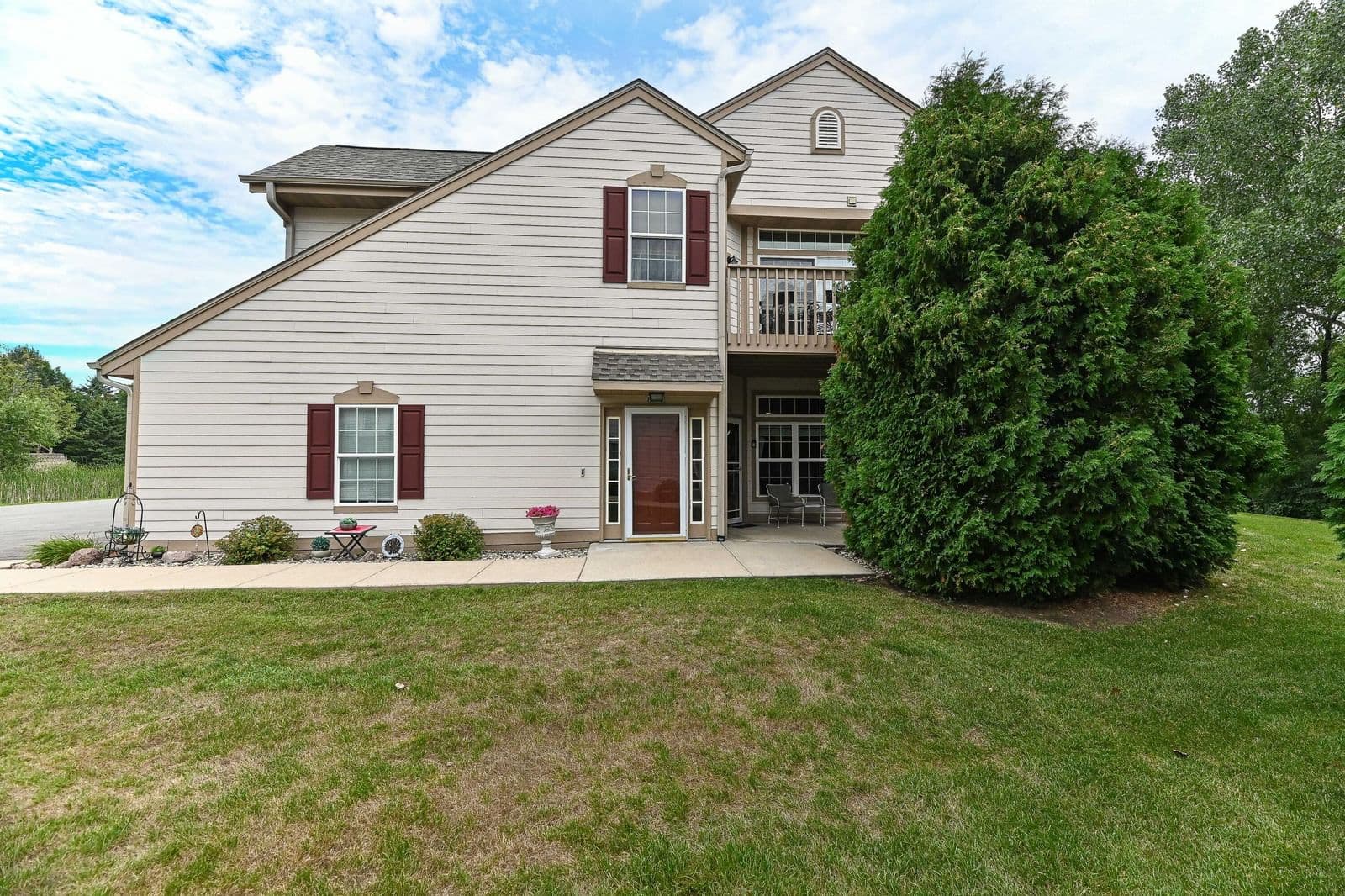 8634 Roxbury, Oak Creek, WI
