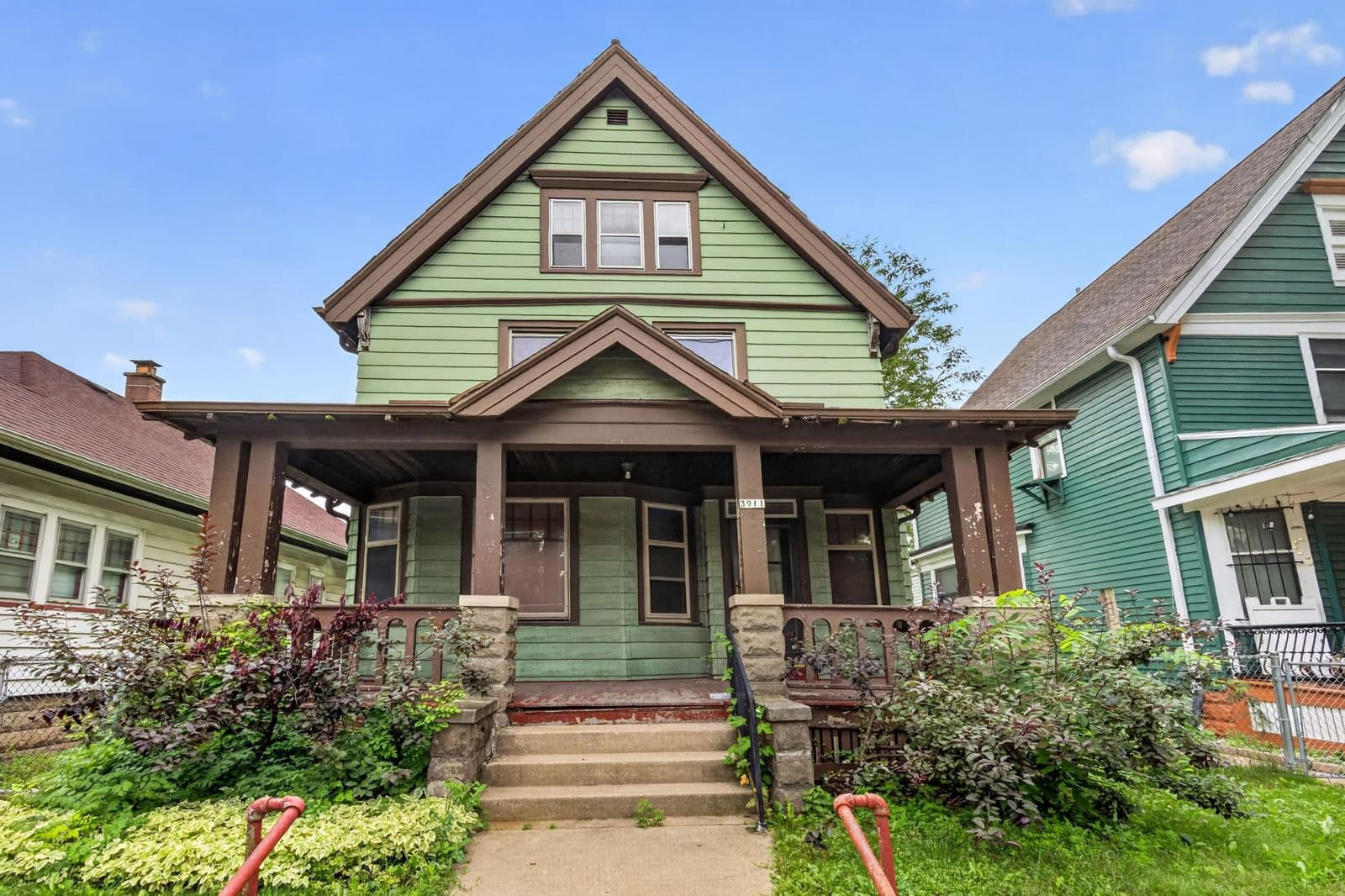 3911 Roberts