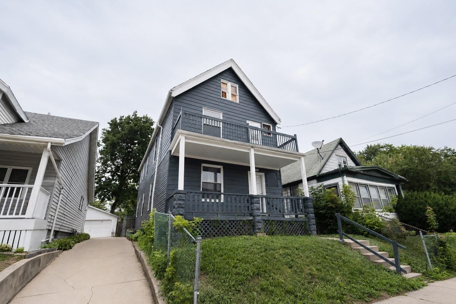 1554 Chambers