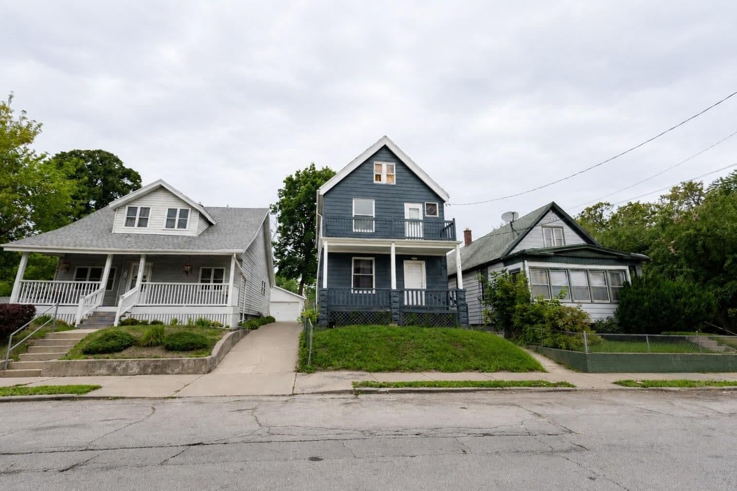 1554 Chambers