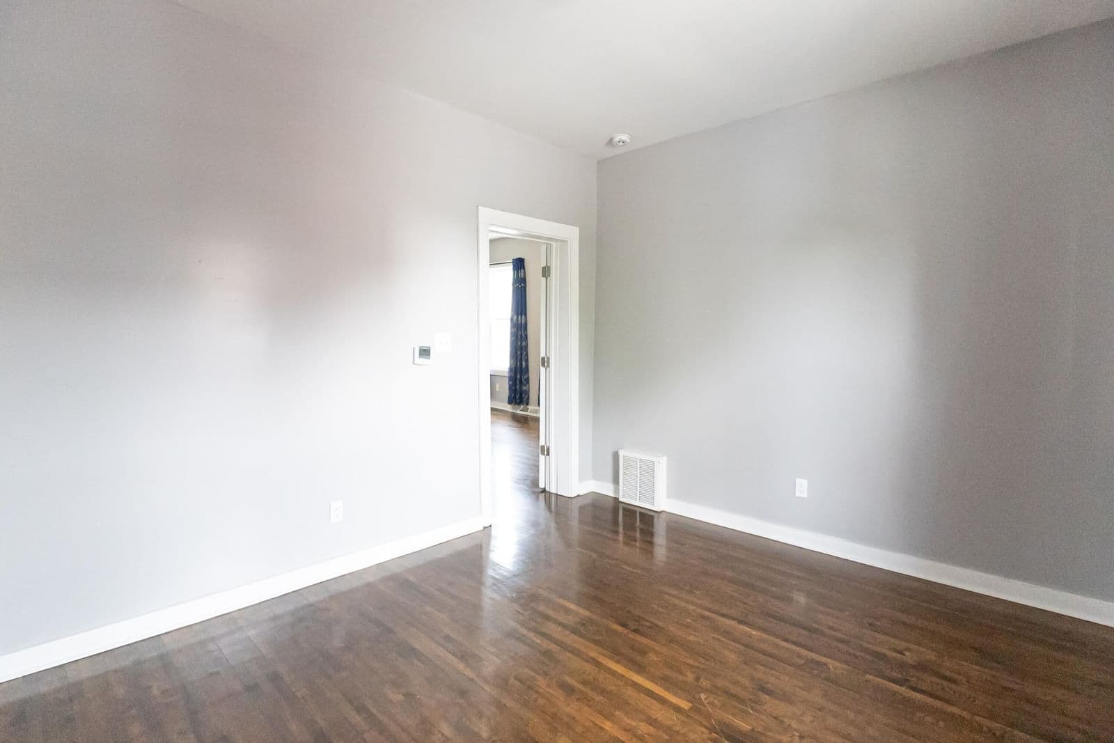 Photo 5 of 1554 Chambers