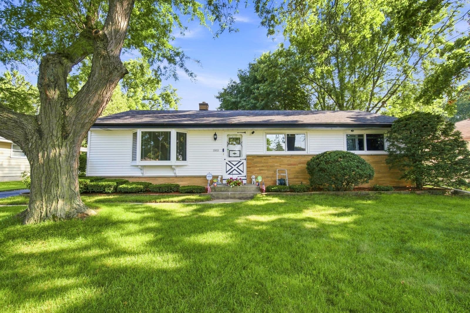 5805 Fountain