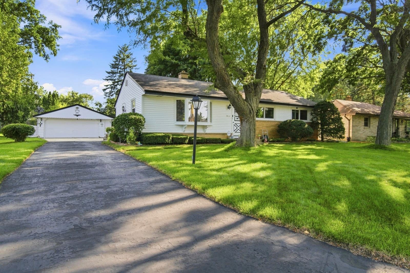 5805 Fountain