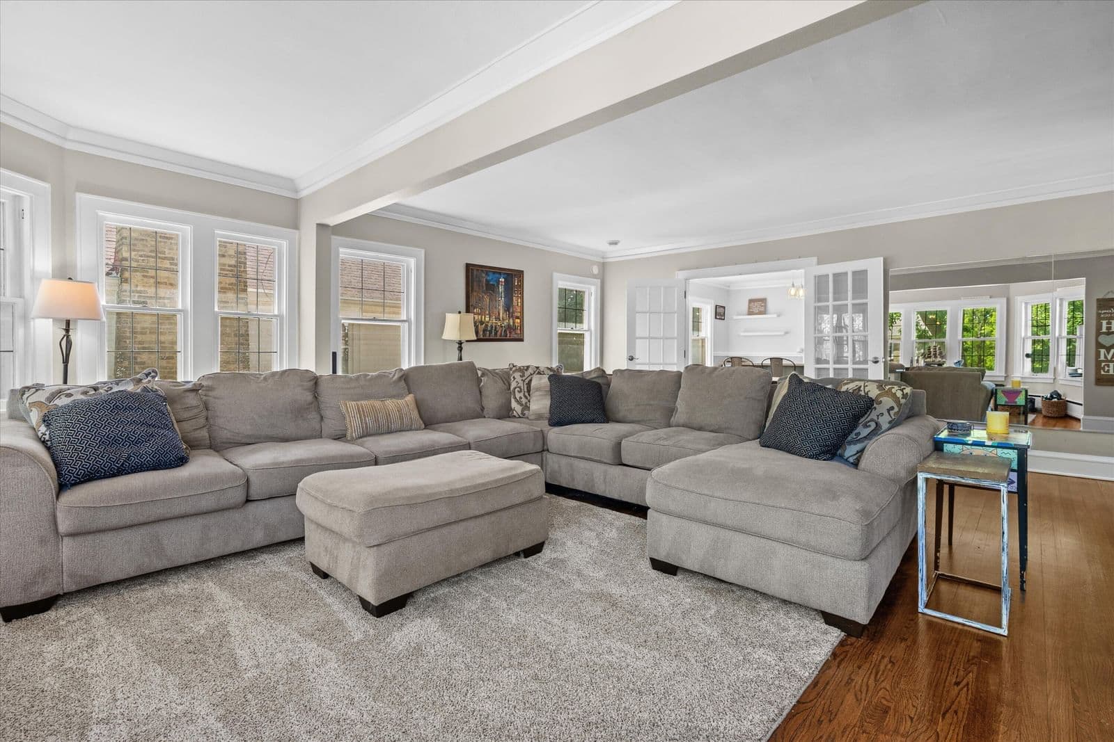 609 Lake View
