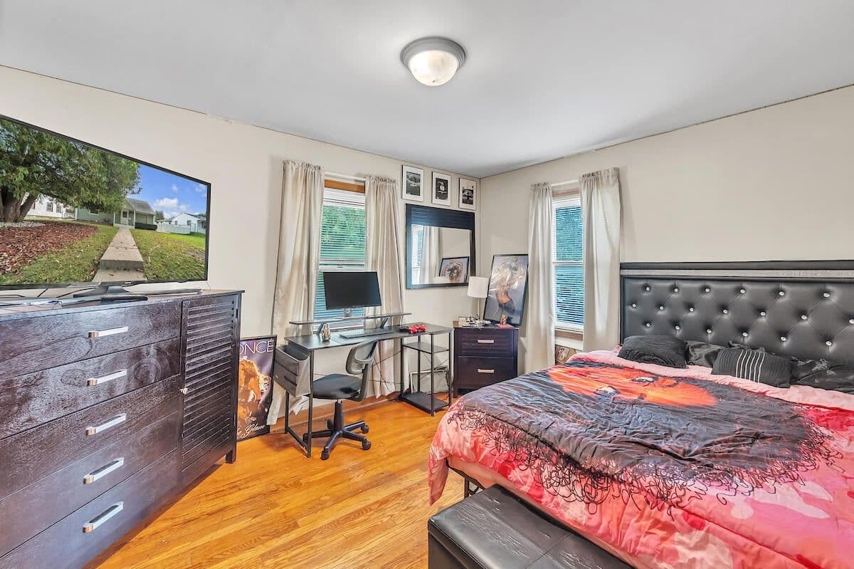 Photo 5 of 4960 73rd