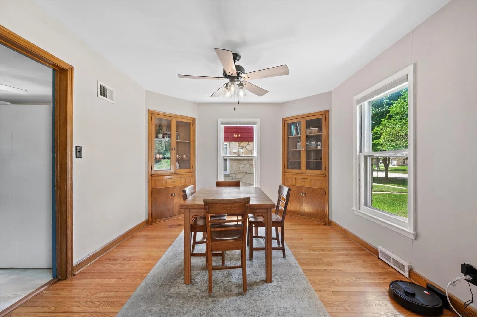 Photo 4 of 5700 Sidney Pl