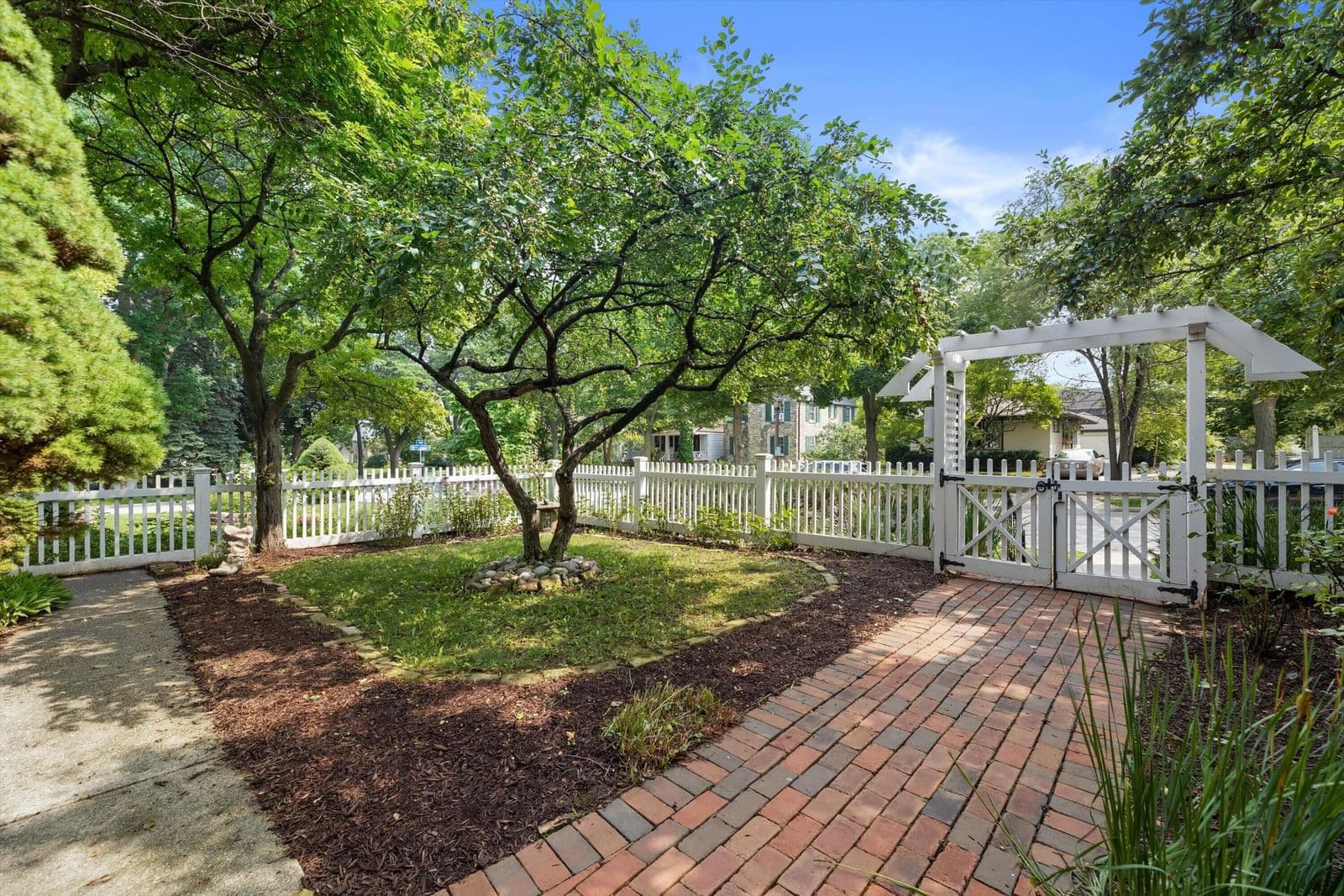 Photo 4 of 1816 Beverly