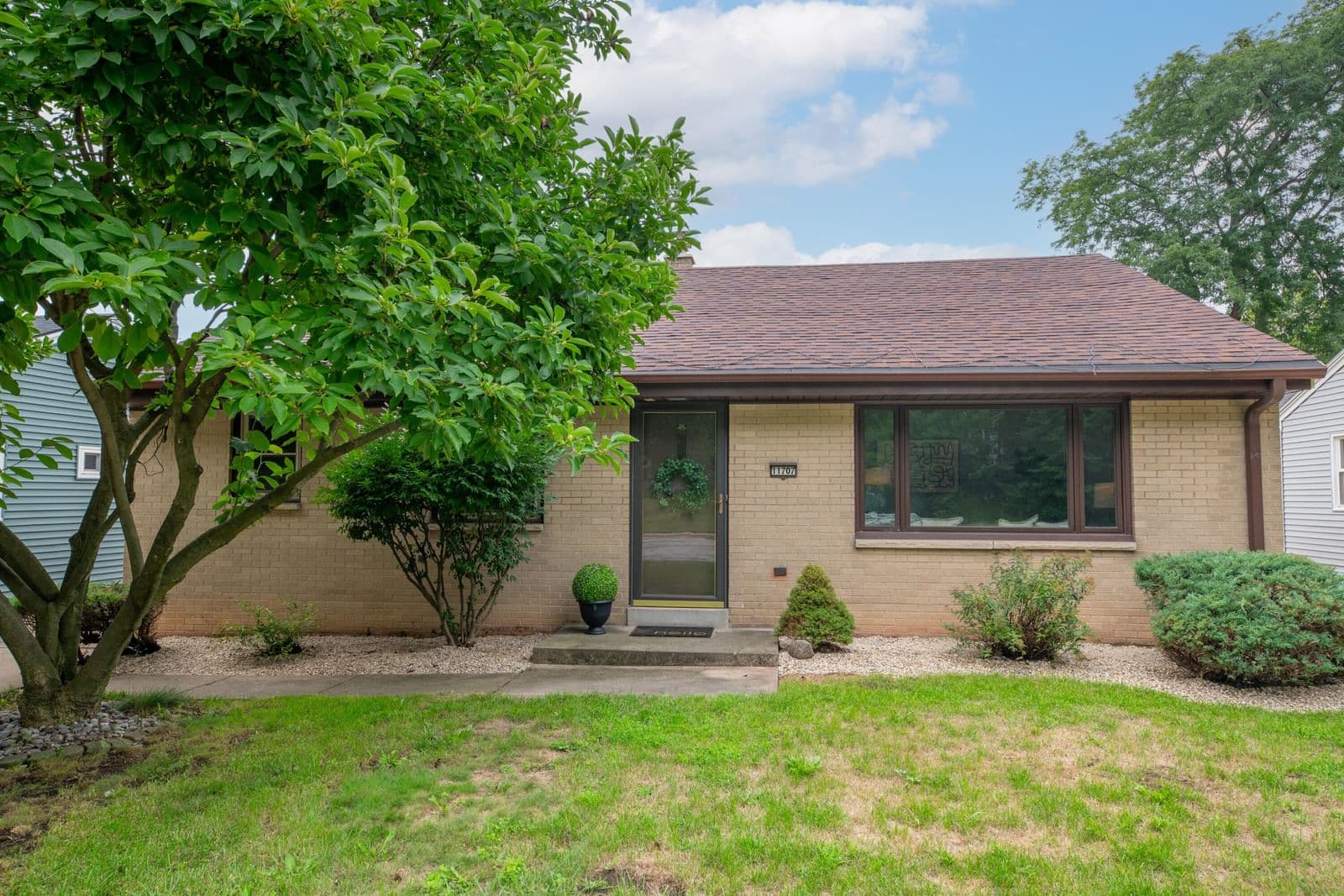 11707 Oxford, Wauwatosa, WI