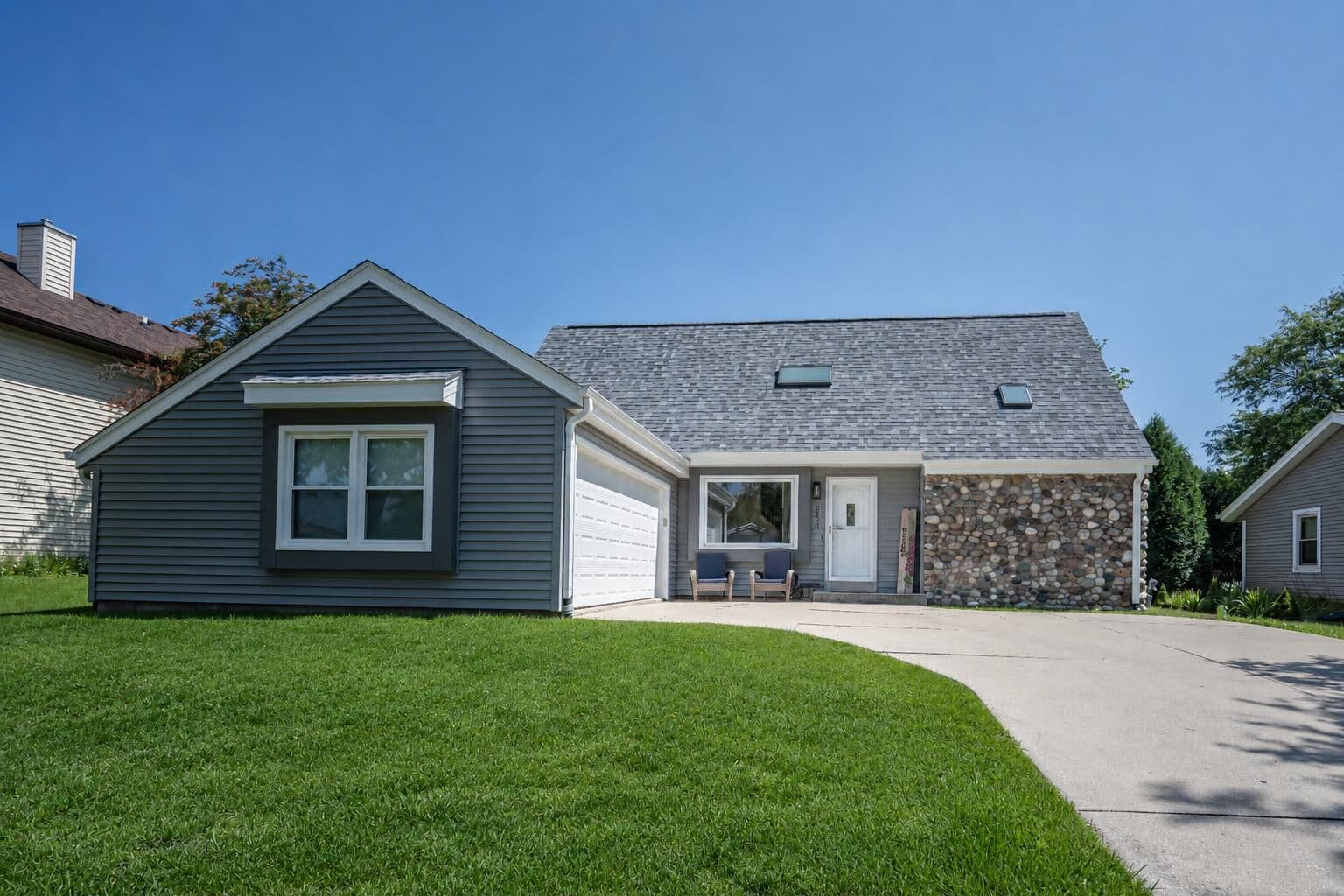 8560 Sharon, Oak Creek, WI