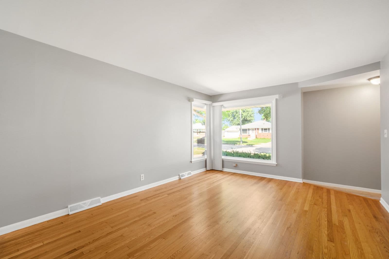 Photo 2 of 4921 104th