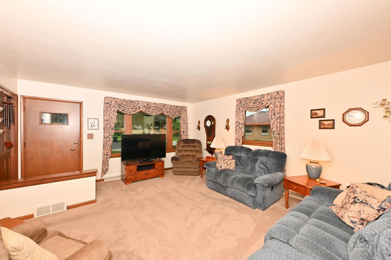 Photo 5 of 3220 82nd