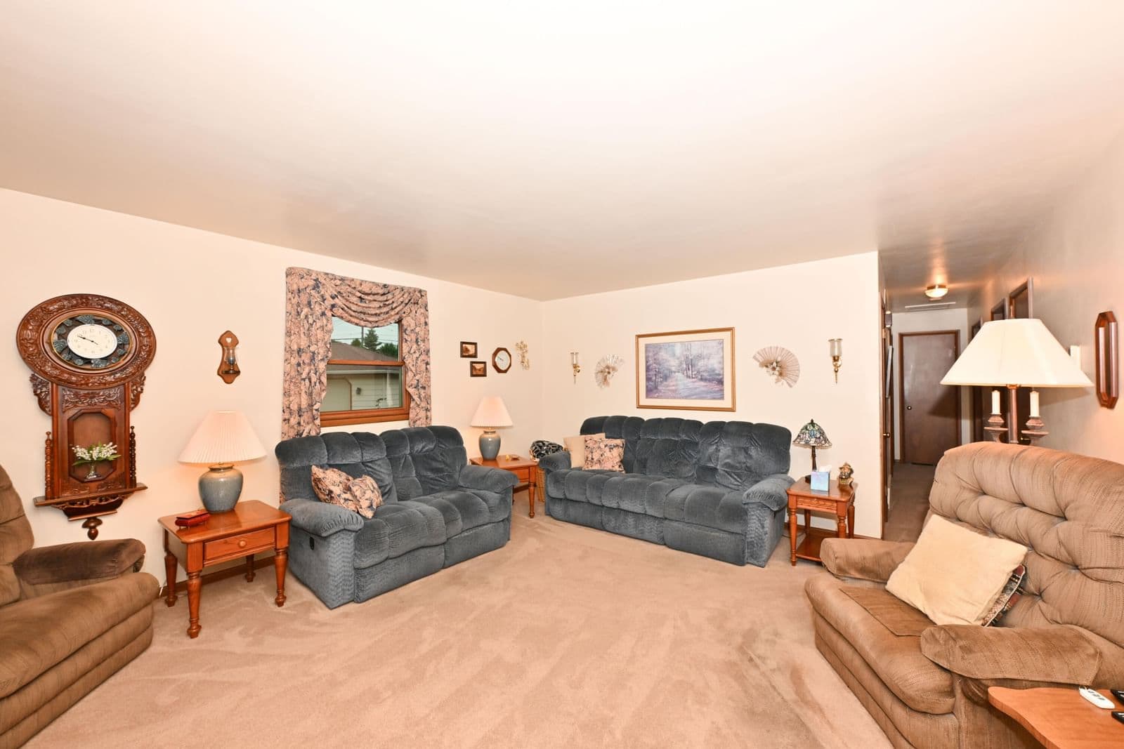 Photo 4 of 3220 82nd