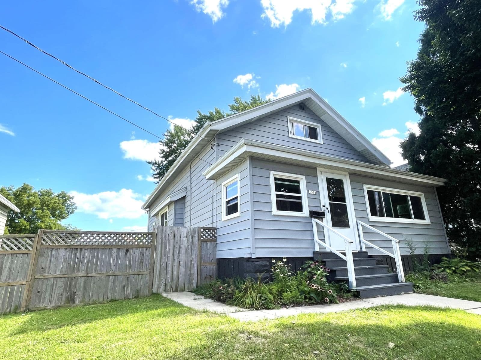 Photo 5 of 1301 Seeley St