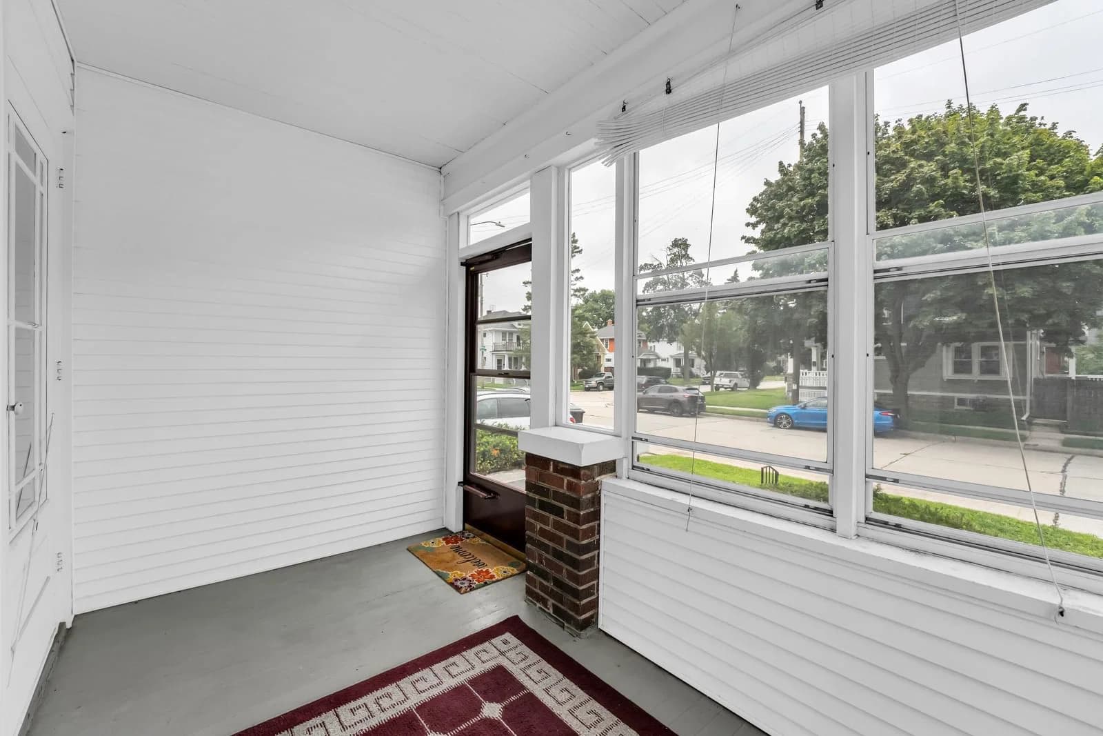 Photo 5 of 704 Belmont Ave