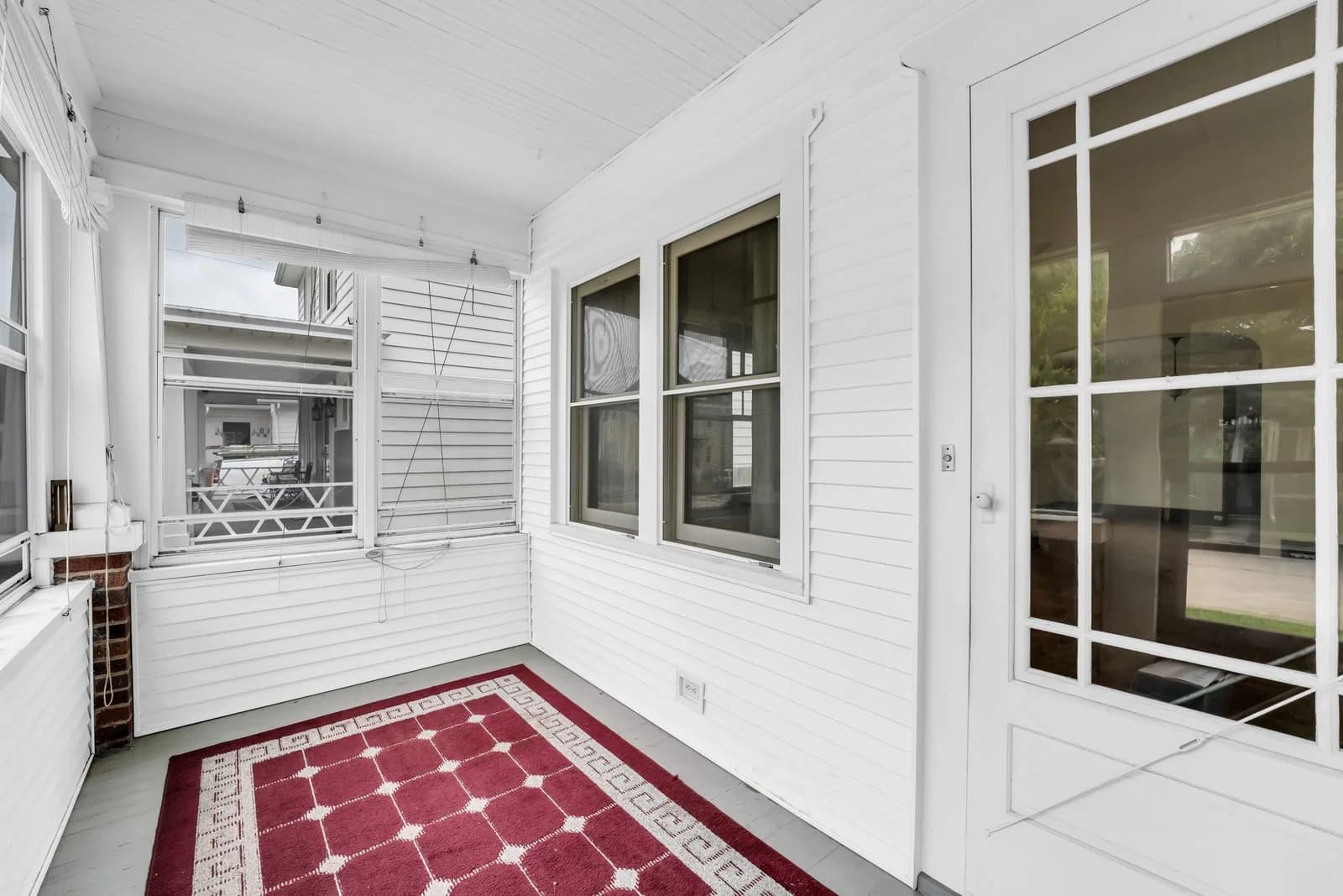 Photo 4 of 704 Belmont Ave