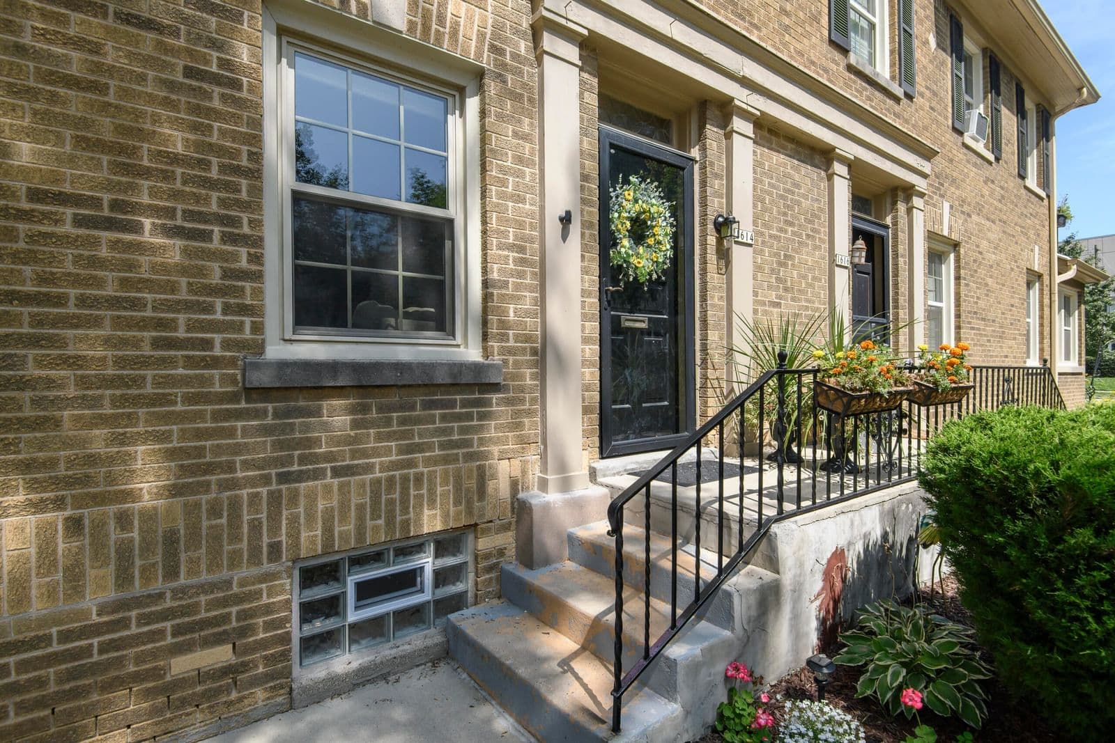 Photo 4 of 1614 Kenmore Pl