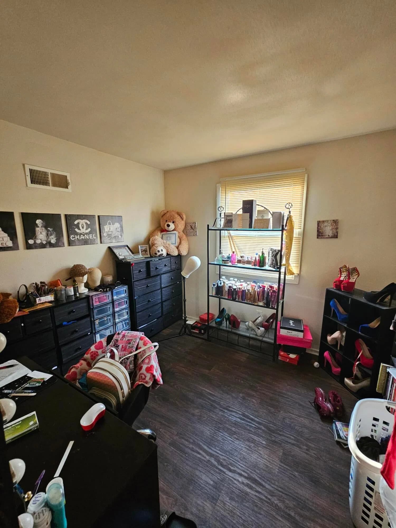 Photo 5 of 10434 Kiehnau Ave