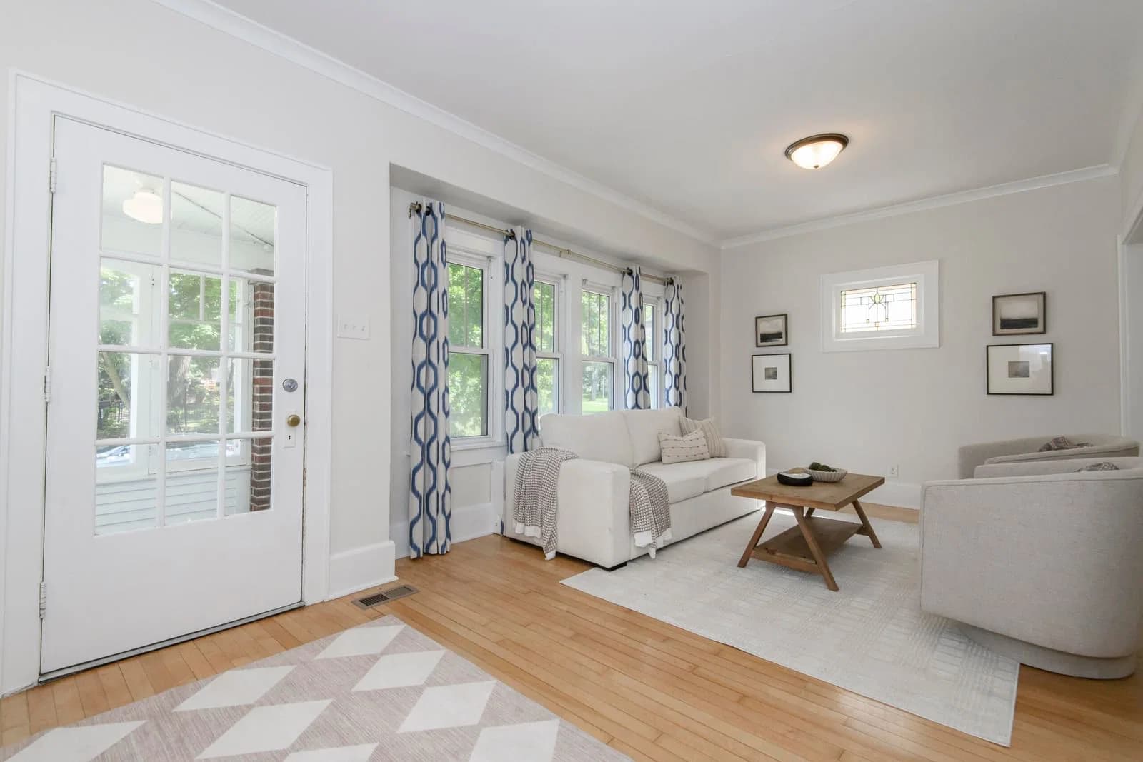 Photo 5 of 2947 Lenox St