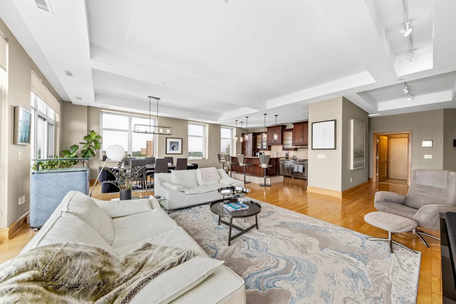 Photo 4 of 1313 Franklin Pl