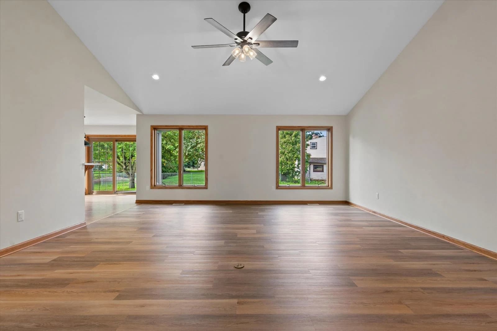 Photo 4 of 2072 Hope Ln