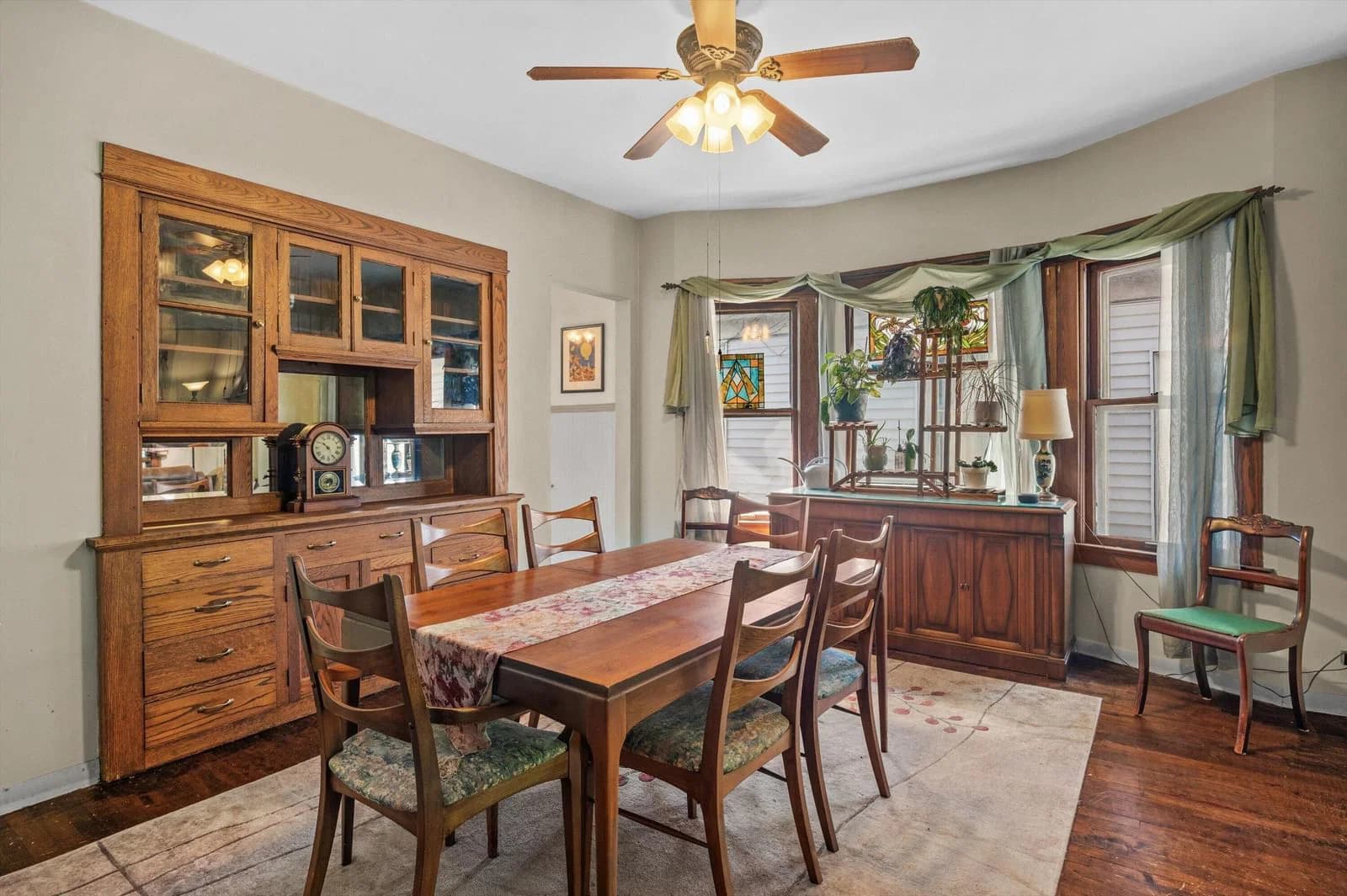 Photo 5 of 2372 Weil St