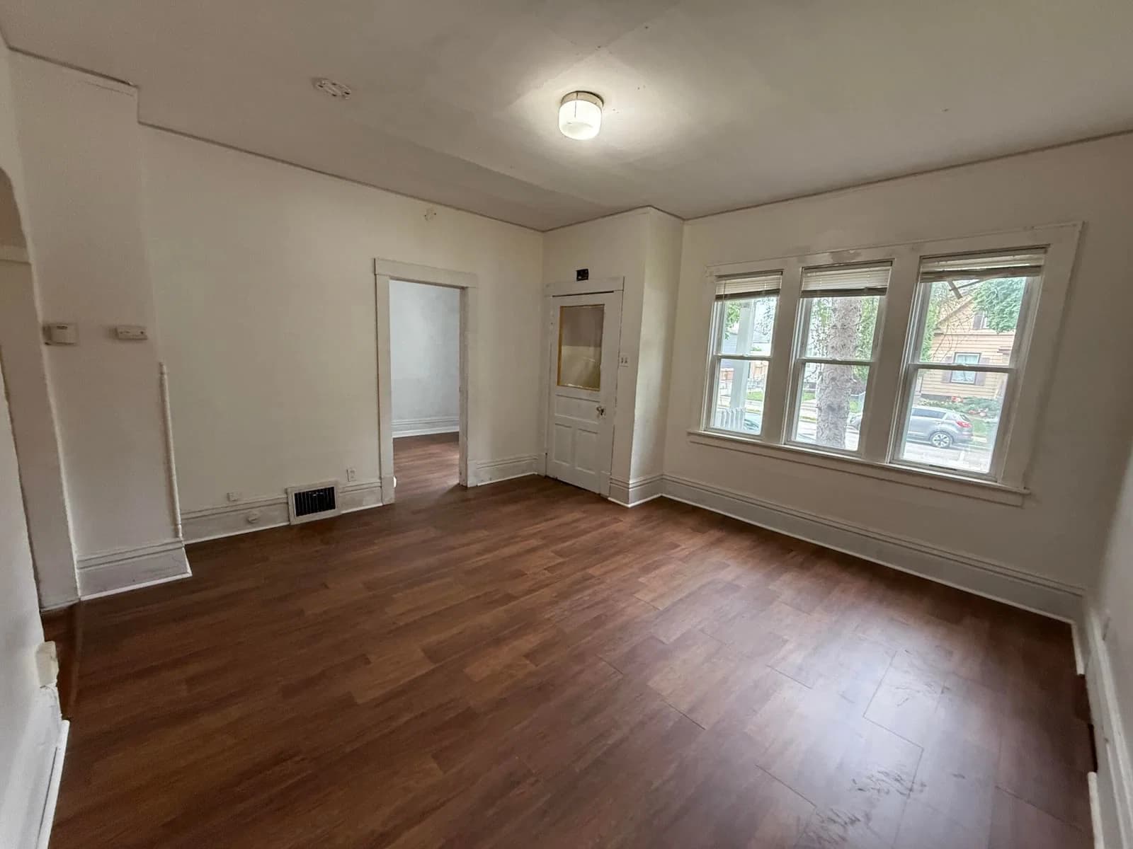 Photo 5 of 2326 Burnham St