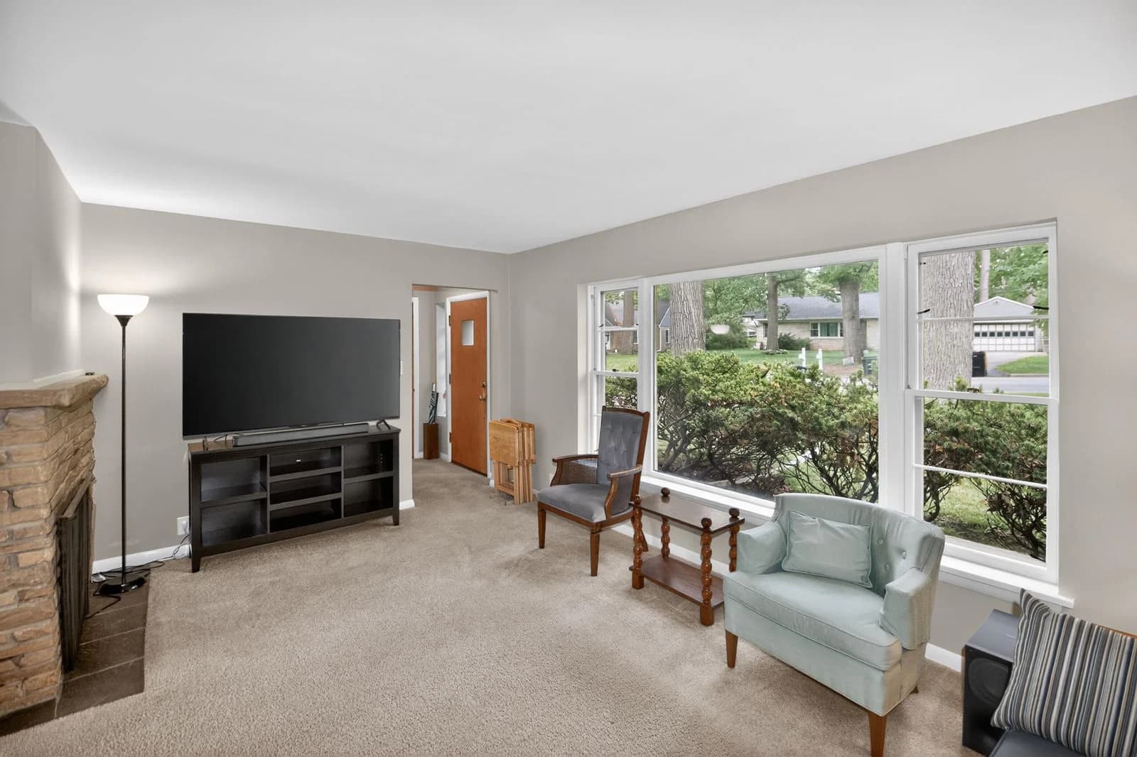 Photo 5 of 11605 Mount Vernon Ave
