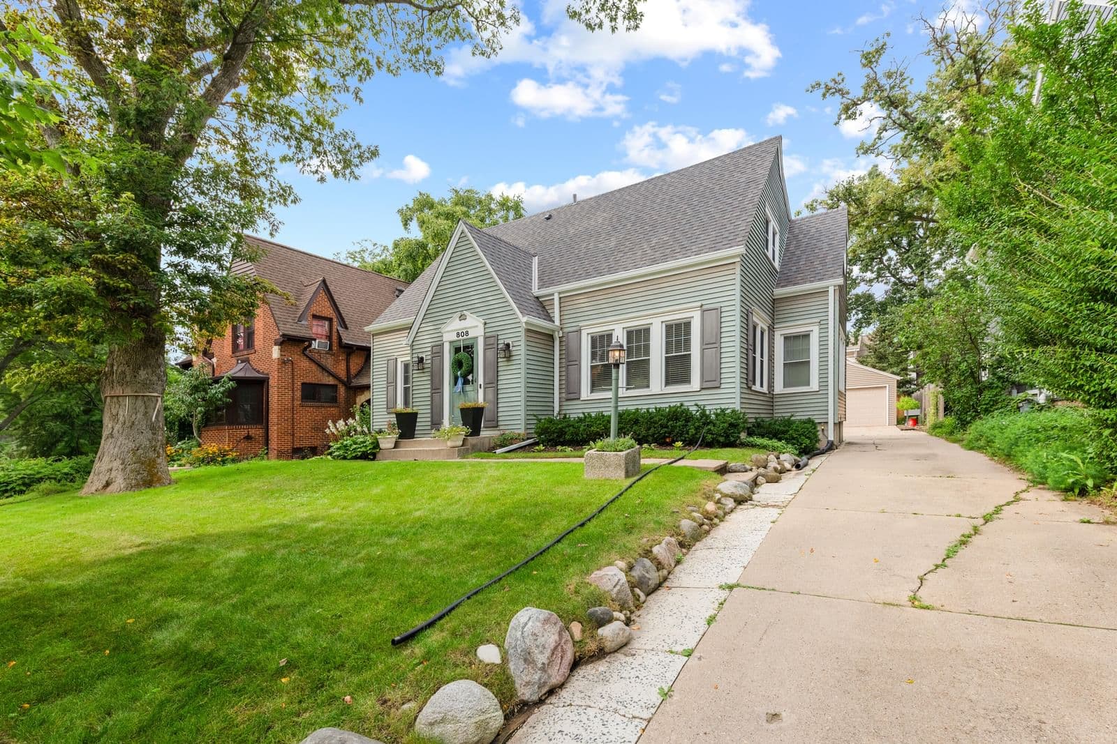 808 Lake Forest Ave