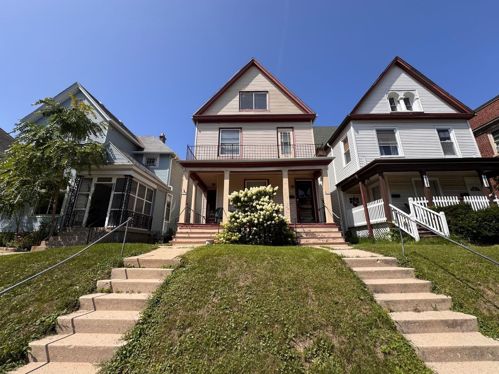 2637 Oakland Ave