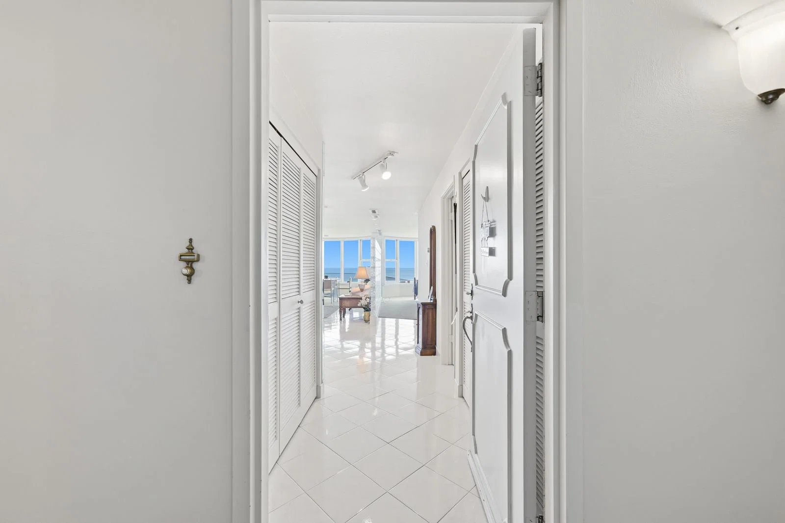 2525 Shore Dr