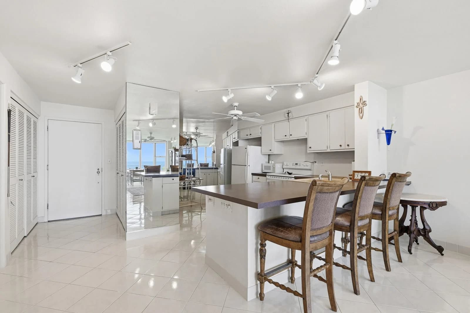 Photo 5 of 2525 Shore Dr