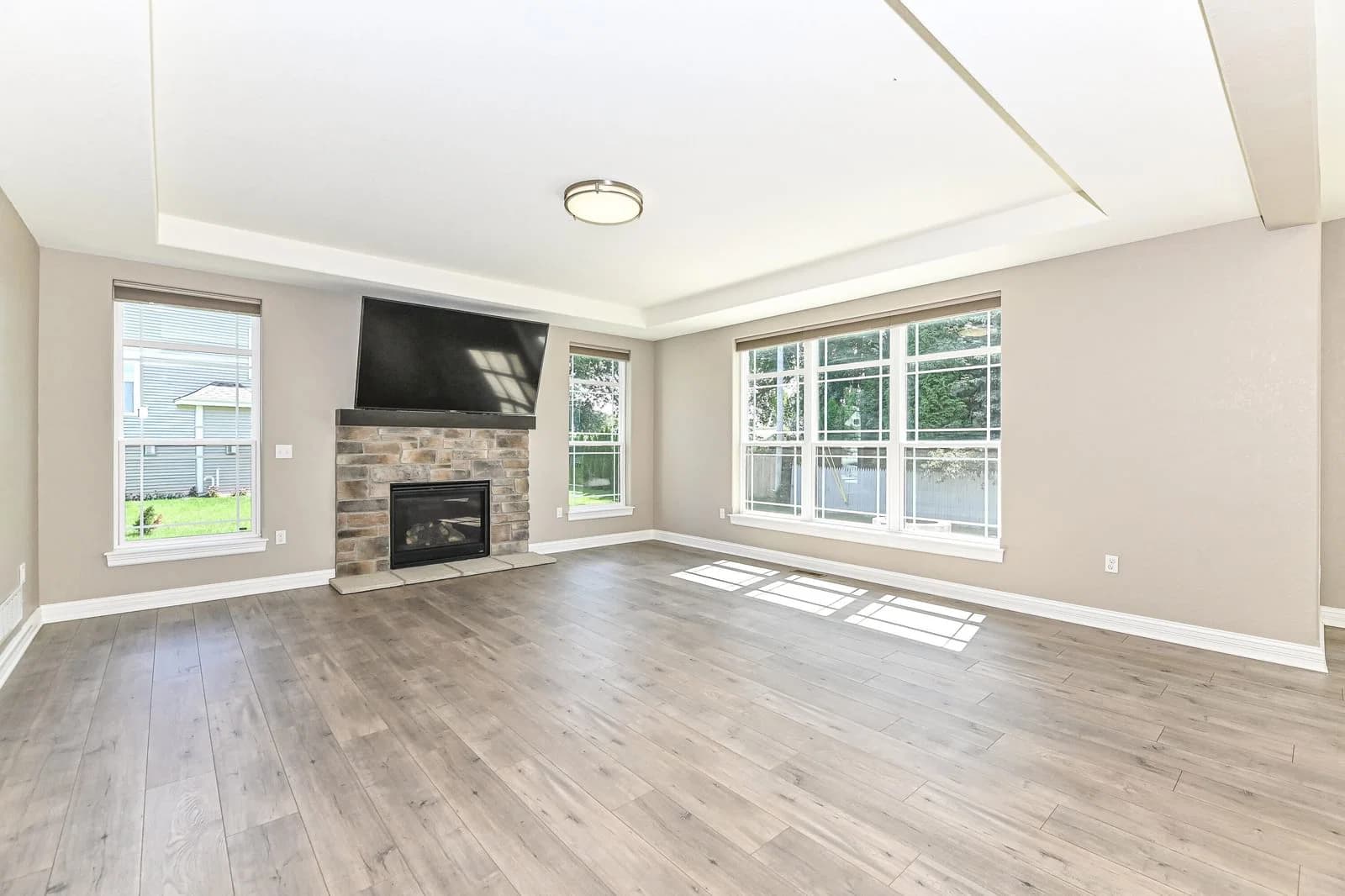 Photo 5 of 1515 Maple View Dr
