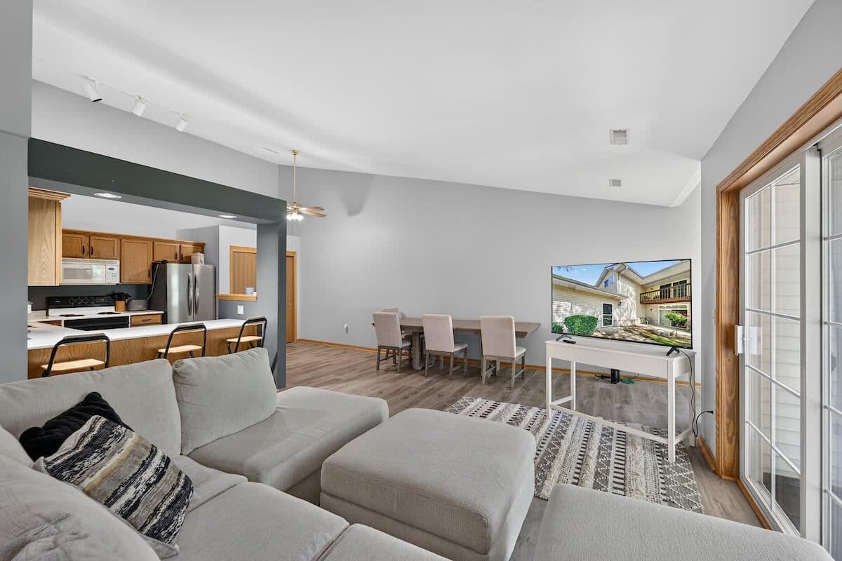 6115 Creekside