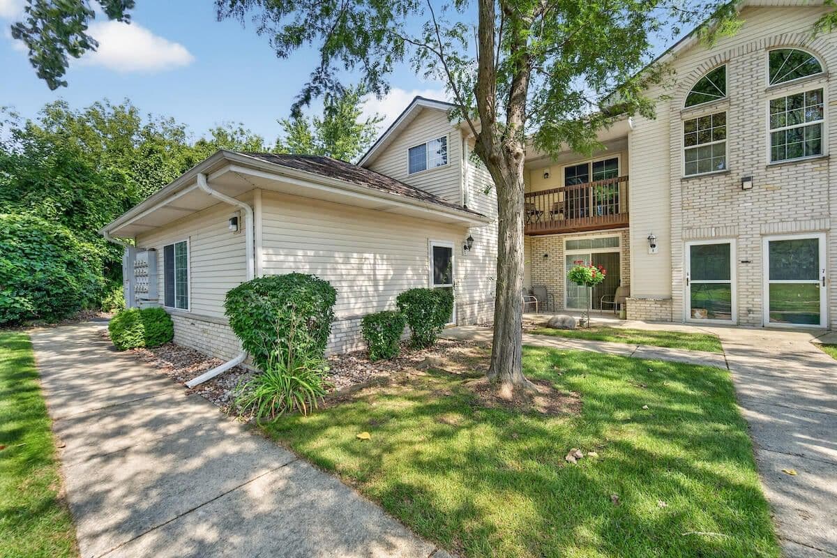 6115 Creekside