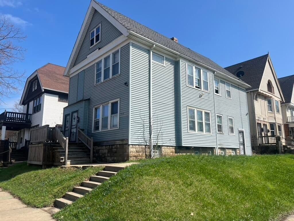 2481 Locust St