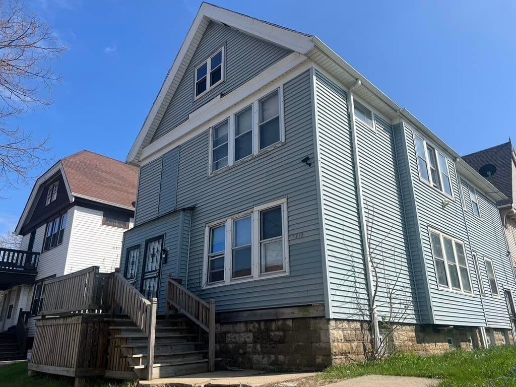 2481 Locust St