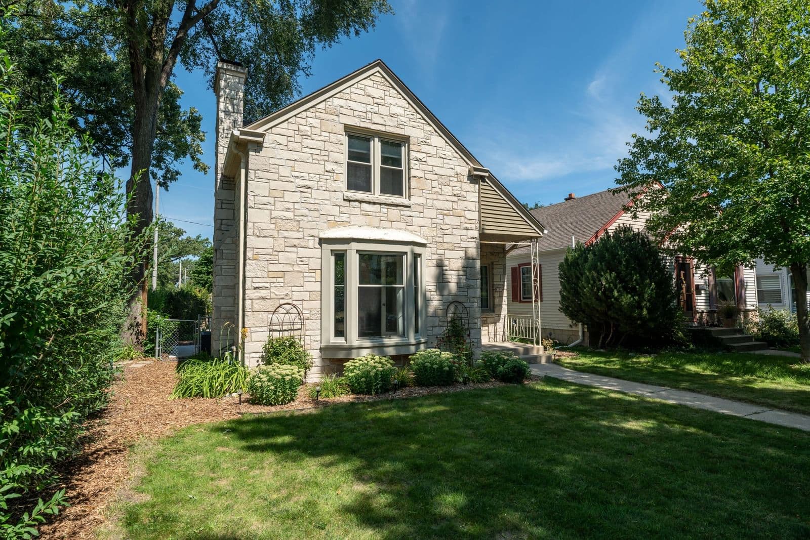 8356 Currie, Wauwatosa, WI