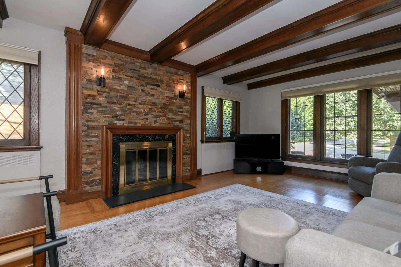 Photo 4 of 352 Pinecrest St