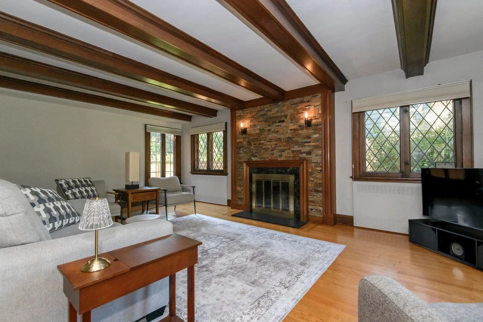 Photo 5 of 352 Pinecrest St