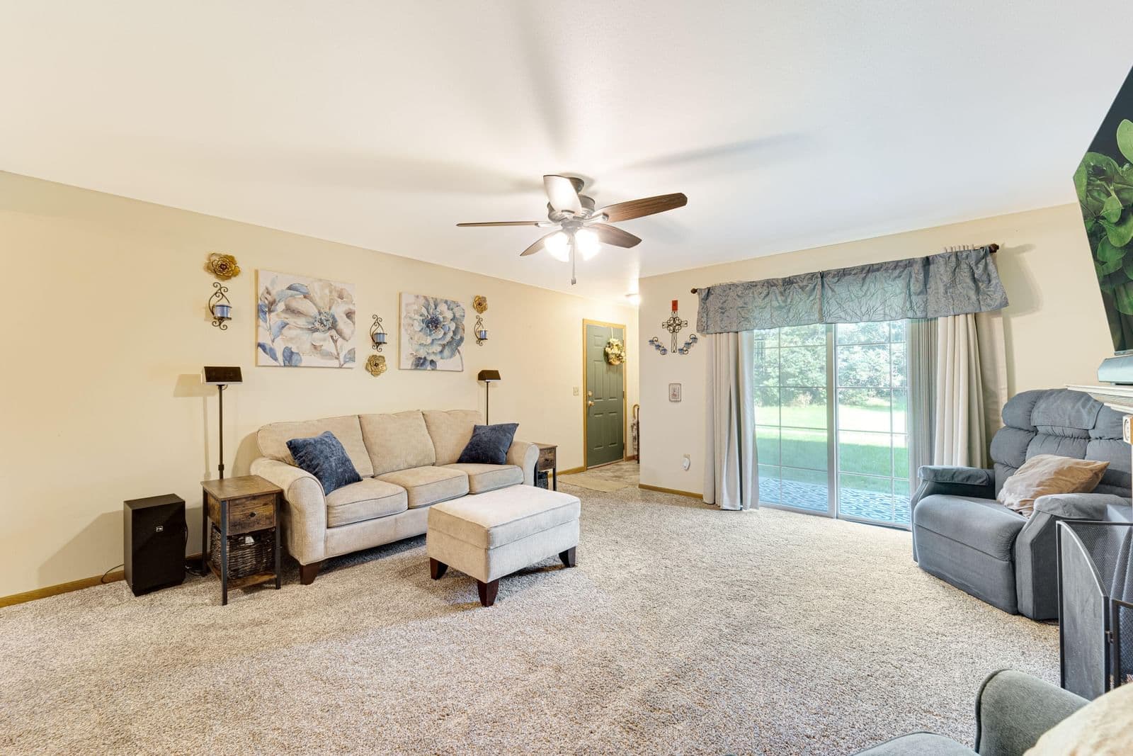Photo 5 of 1926 Parknoll Ln