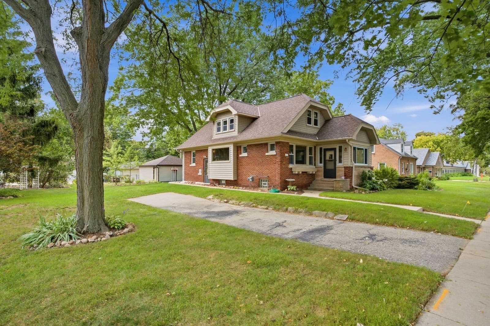 Photo 4 of 1919 Marne Ave