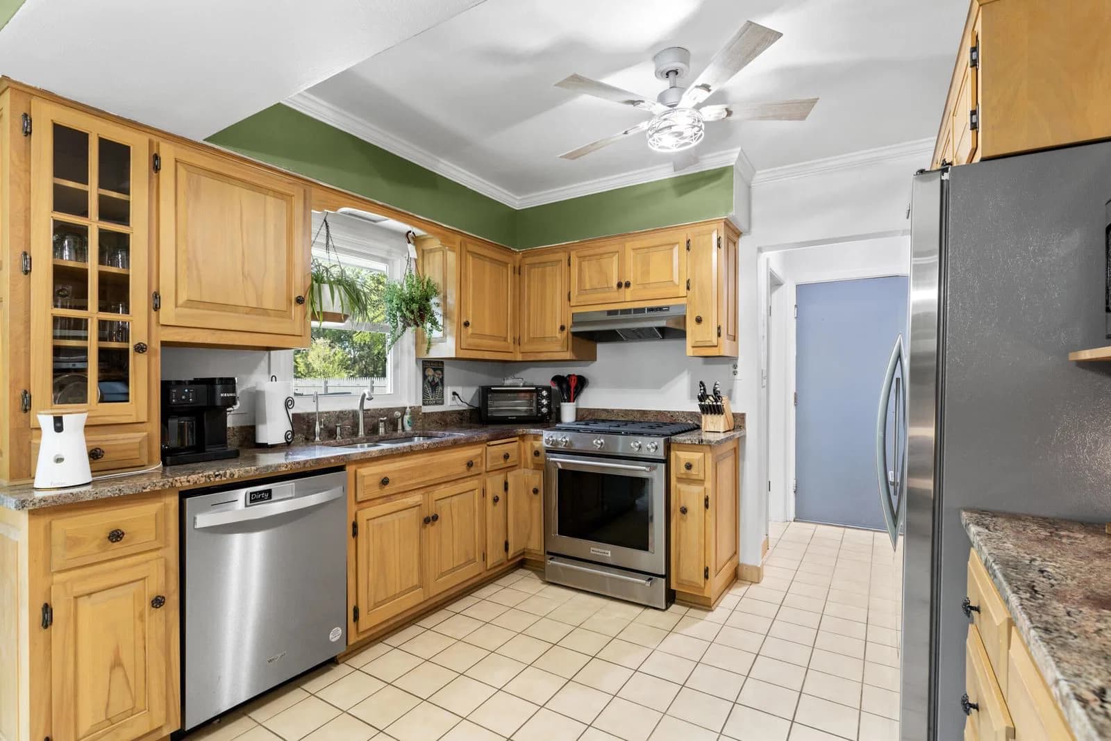 Photo 5 of 15440 Mt Vernon Ave
