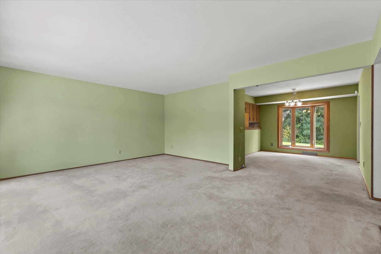 Photo 5 of 2310 Guinevere Dr