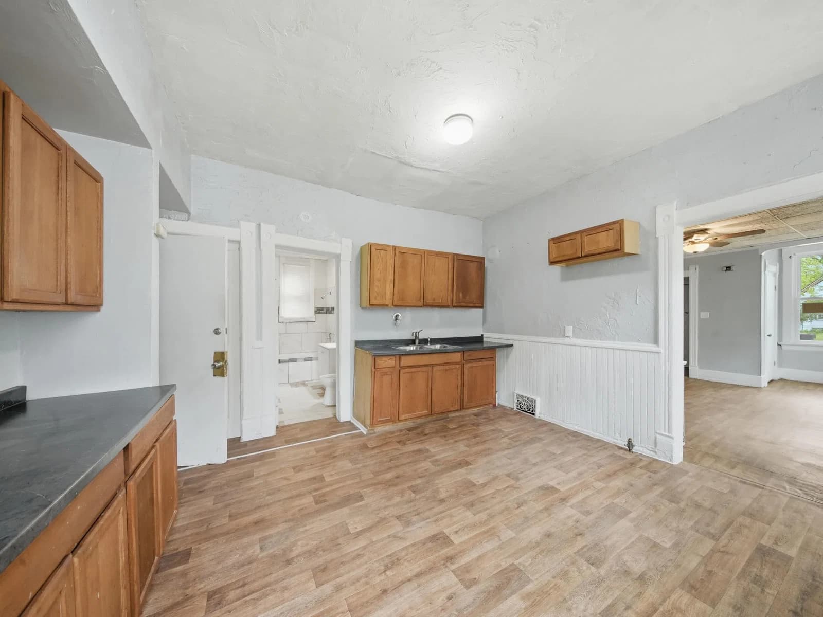 Photo 5 of 2911 6th St